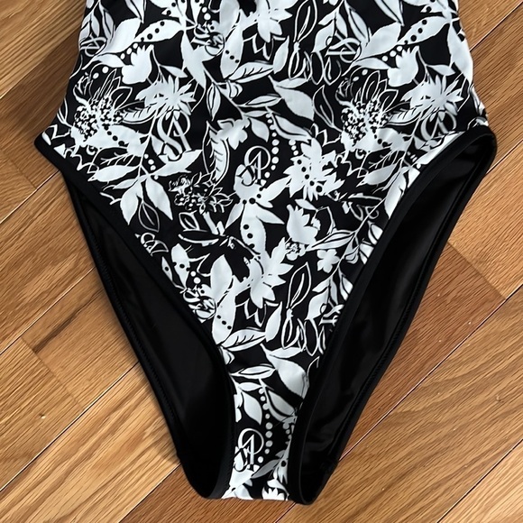 Victoria’s Secret One Piece Swimsuit Black and White size Large NWT - Picture 3 of 10